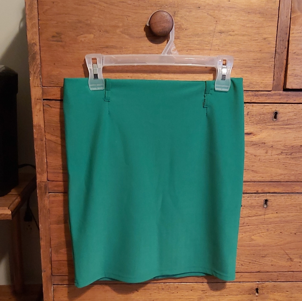 2/$25  Green Skirt. Beautiful. Say LG fits Medium